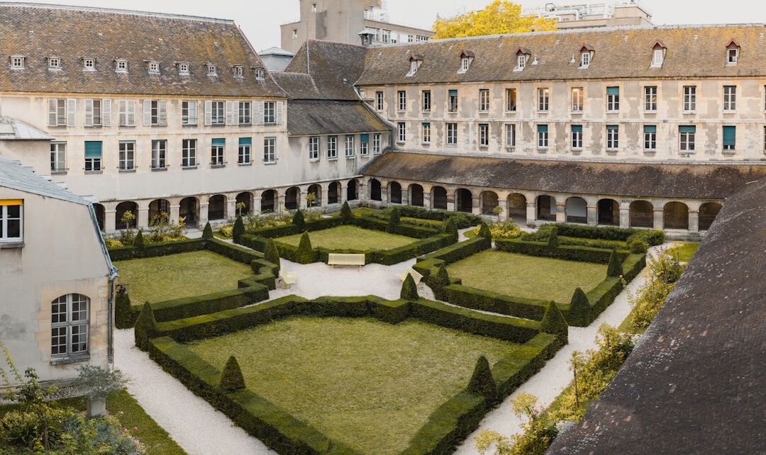 cozy parisian garden
