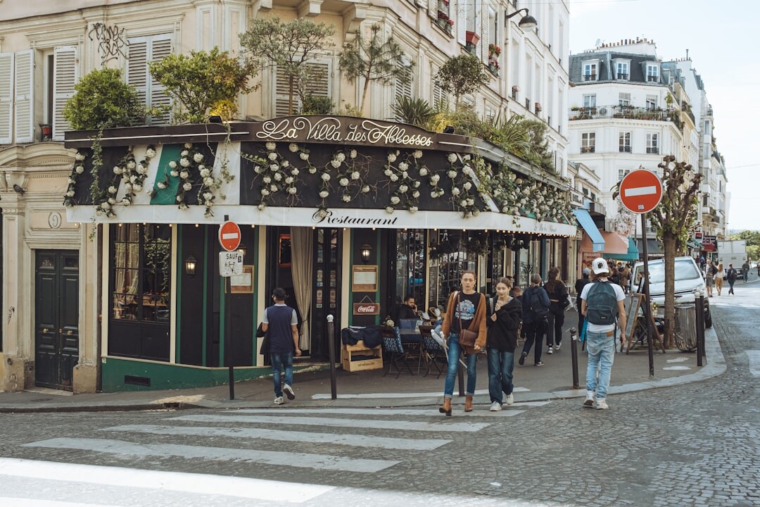 paris street cafe